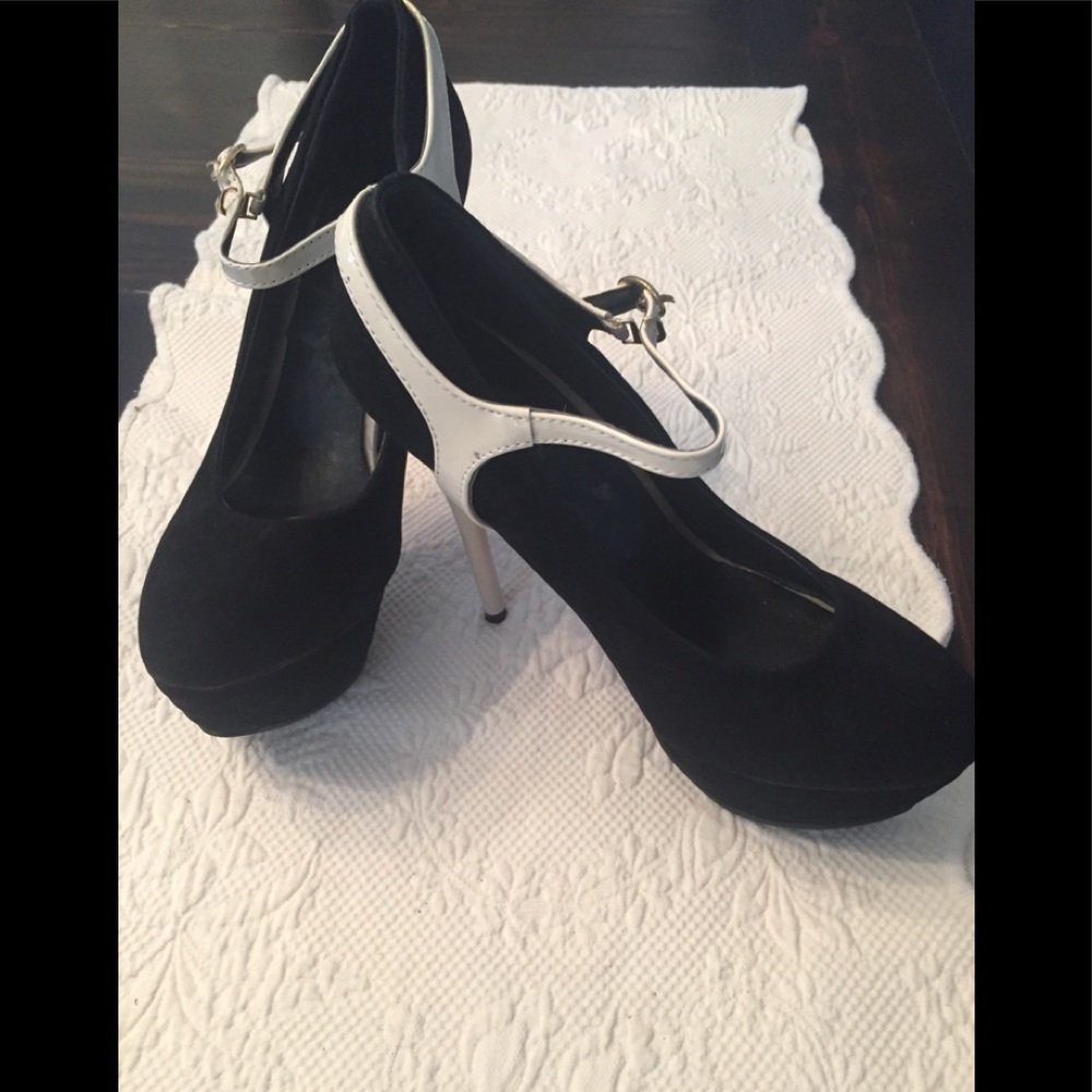 Black faux suede stiletto heel w tan detail